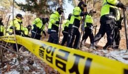 수원 팔달산 토막시신 수원천 제방서 살점 든 비닐봉지 4개 확보… 국과수에 넘겨(2보)