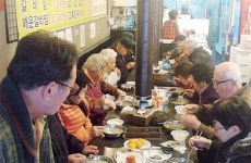 의왕 H갈비 최행자 대표 소외 어르신에 무료식사 제공