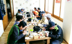 동두천 생연2동 한방약오리 식당, 홀몸노인 중식 제공
