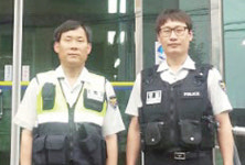 두 경찰관의 따뜻한 선행 방임 독거노인에 사회복지 혜택 도움