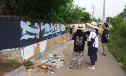 용인 장재건강장수마을, 아름다운 담장 벽화마을로 변신