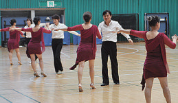 경쾌한 음악·율동… 관중들 시선 집중