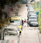 중고차 매물 주택가 점령 주차난 한숨