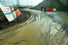 진흙탕 된 수원 당수동 마을 진입로