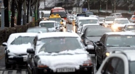 대설주의보… 꽉막힌 출근길