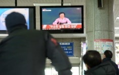 ‘북한 수소탄 실험 발표’ 지켜보는 시민들