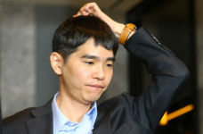 이세돌, 충격의 2연패… ‘알파고’ 날카로운 포석, 인간을 흔들었다