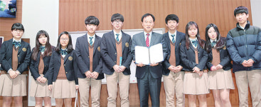 희망의 운동화 그리기… 지구촌 불우이웃에 선물
