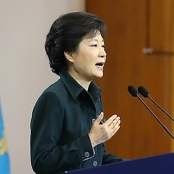 朴대통령, 새누리당 총선 참패에 따른 與小野大 정국 전환으로 국정 치명타…경제정책 수정되나