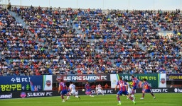 응원 팀은 달라도 ‘수원’으로 하나된 사상 첫 수원더비