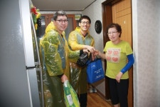 가천대 교직원봉사단, 지역 복지관 빗속 봉사활동 ‘훈훈’