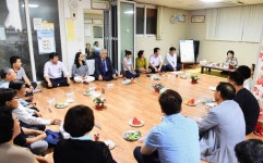 홍미영 부평구청장, 청천2동 소담경로당서 1박2일 구민행정