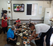 동두천시 생연1동 ‘춘천 s 닭갈비’… 사랑의 중식 제공