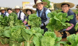 김현웅 법무부 장관, 사회봉사명령 가족농장 점검