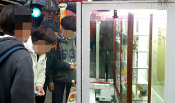 불법 ‘인형뽑기 기계’ 거리점령