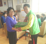 동두천시 보산동 새마을협의회·부녀회 싸리말경로당에 감귤세트 전달