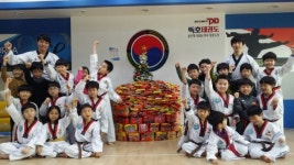 인천모금회, 용인대백호태권도 학생들로부터 사랑의 라면 전달