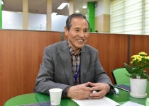 안산시청서 2년째 민원봉사 김기영씨 “누군가에 도움 되는 삶… 오히려 감사하죠”