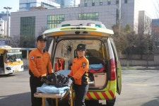 과천소방서 119구급대, 관문운동장서 부상자 잇따라 발생 병원으로 이송 조치