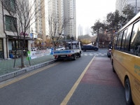 군포 당동2지구 이마트 공사장 인근 도로 불법 주ㆍ정차 ‘위험천만’