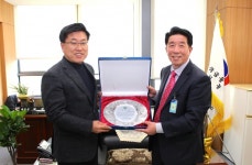 전국금융산업노동조합, (재)희망천사운동본부에 쌀 20kg 100포 전달