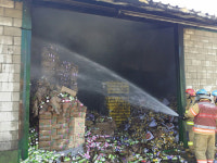 [경기포토] 남양주 음료수 보관창고 화재로 창고 2동 전소