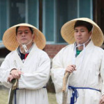 ‘1박2일’ 하동 정동마을에 여섯 방랑시인이 떴다! 이들을 놀라게한 초특급 멘토는?