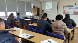 광주,어르신들 대상 경로당 등 ‘찾아가는 스마트폰 교육’ 실시