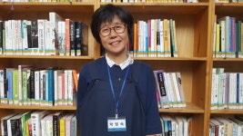 박영숙 용인 느티나무 도서관장 “커피 한 잔과 책 한 권의 여유, 즐기러 오세요”