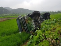[단독] 용인 처인구에서 군용차량 빗길 전복사고…인명피해 없어