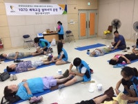 철산3동, 광성초교 자원봉사동아리와 함께 ‘1070 세대교감 발마사지’ 운영