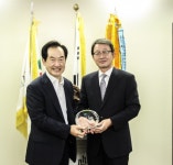 전해명 가톨릭대 의정부성모병원장, 의정부시 감사패 받아