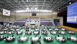 정찬민 용인시장, 마평동 실내 체육관서 시민 500명과 원탁 토론회