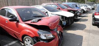 버려진 車 가득… 안산 공영주차장 폐차장 ‘둔갑’