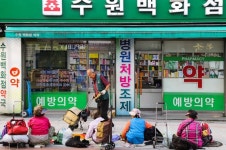 수원을기록하는사진가회(수기사), 오는 6일까지 서수원도서관에서 <수원의 전통시장과 사람들> 전시 진행