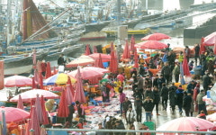 행락객 붐비는 소래포구