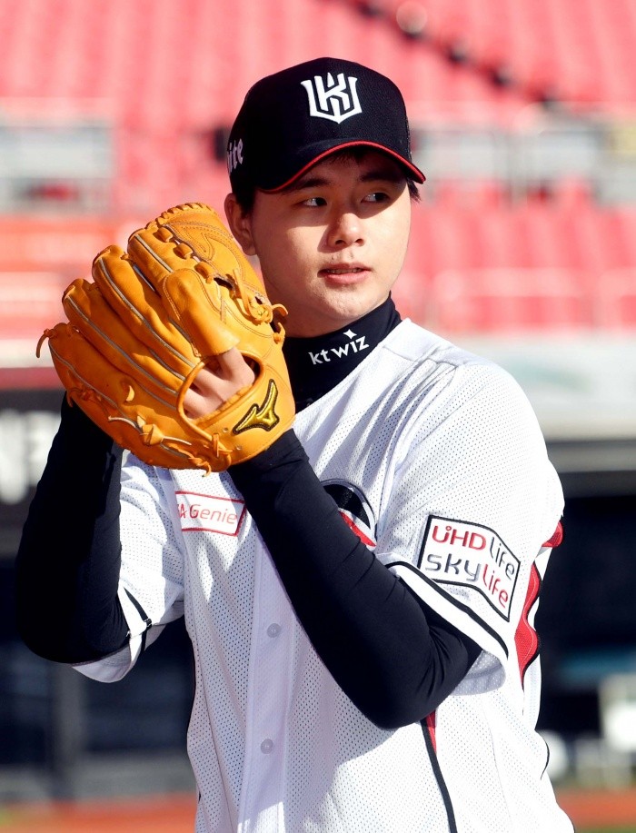 SSG와 KT, 오원석과 김민 교환 트레이드로 선발진과 불펜 강화!