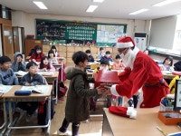 안양 신안초, 산타 행사 통해 착한 어린이 약속