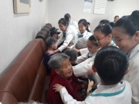 수원 동신초, 합창부원과 교사들 힘모아 화성 성신양로원에서 봉사
