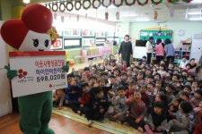 하이얀 어린이집 원아들, 이웃 위해 고사리손으로 모은 성금 전달