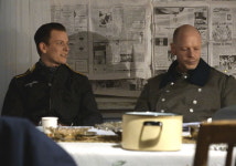 세계2차대전 당시 저주받은 집을 그린 <더하우스: 악령의집>