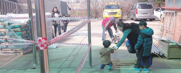 공사판에서 공부하는 아이들…수원금곡초 학부모 “대책 없이 개학해 아이들 안전 위협”