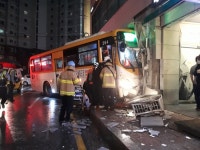 의왕 내손 삼거리서 신호위반 택시가 버스와 충돌…4명 부상