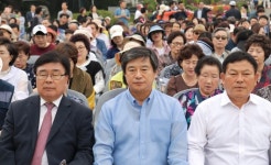 이흥수 동구청장 후보, 현충일 경건하게 선거운동