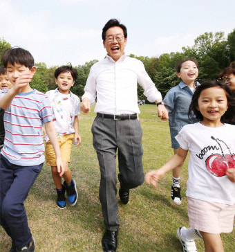 [경기도지사 당선인 이재명 그는 누구인가] 공정한 세상 꿈꾸던 ‘無수저’… 경기도 정권교체 이뤄내다
