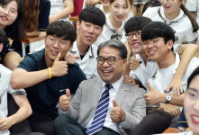 이재정 교육감, 뻔한 취임식 대신 학생들과 화끈한 ‘직문직답’으로 소통