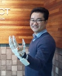 문재인 글러브로 유명세…단국대 입주 기업 (주)네오펙트 코스탁 상장