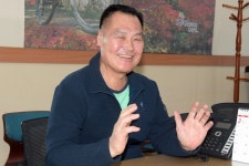 동두천 사랑의 도너츠 봉사회 이철 회장, 달콤한 행복 전하는 키다리 도넛 아저씨