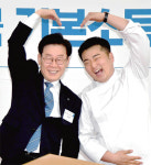 [대한민국 기본소득 박람회 개막] 새로운 경기, 공정한 세상과 찰칵… 포토월 인기만발