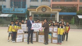 의왕 갈뫼초교, 라면 모으기 행사 통해 22상자 내손1동주민센터에 전달
